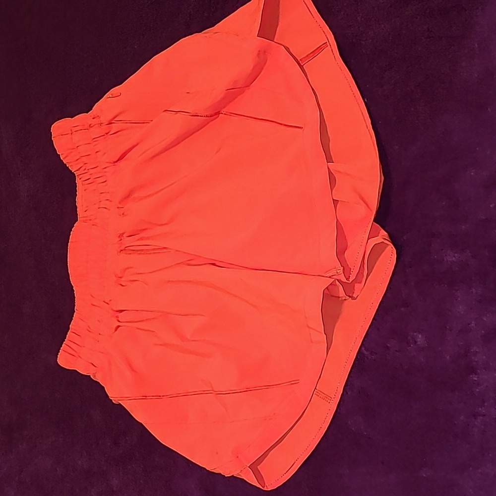 Lululemon Atletica Active Short, Size 4, Color Orange 🍊 😍 👌
